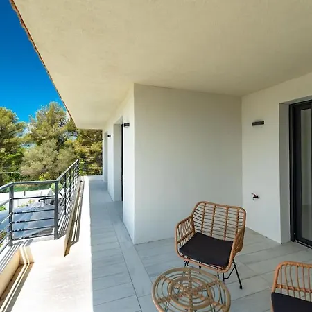 Romy - Calme & Piscine Chauffee Villa *